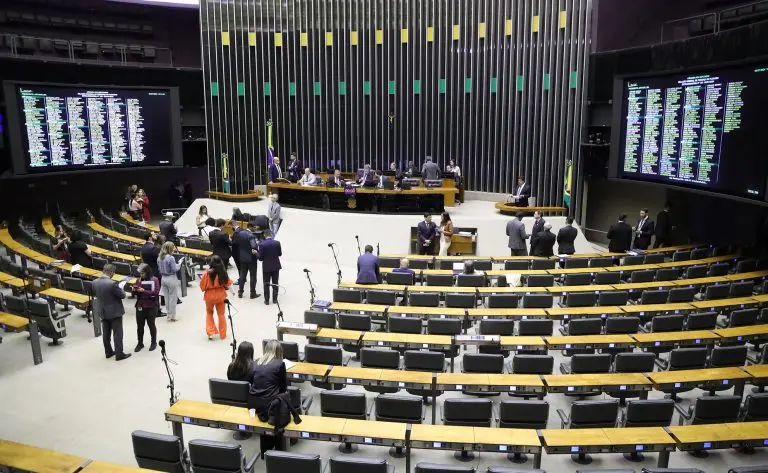 Imagem da notícia: Novo Ensino Médio: Câmara finaliza votação e projeto vai para sanção presidencial