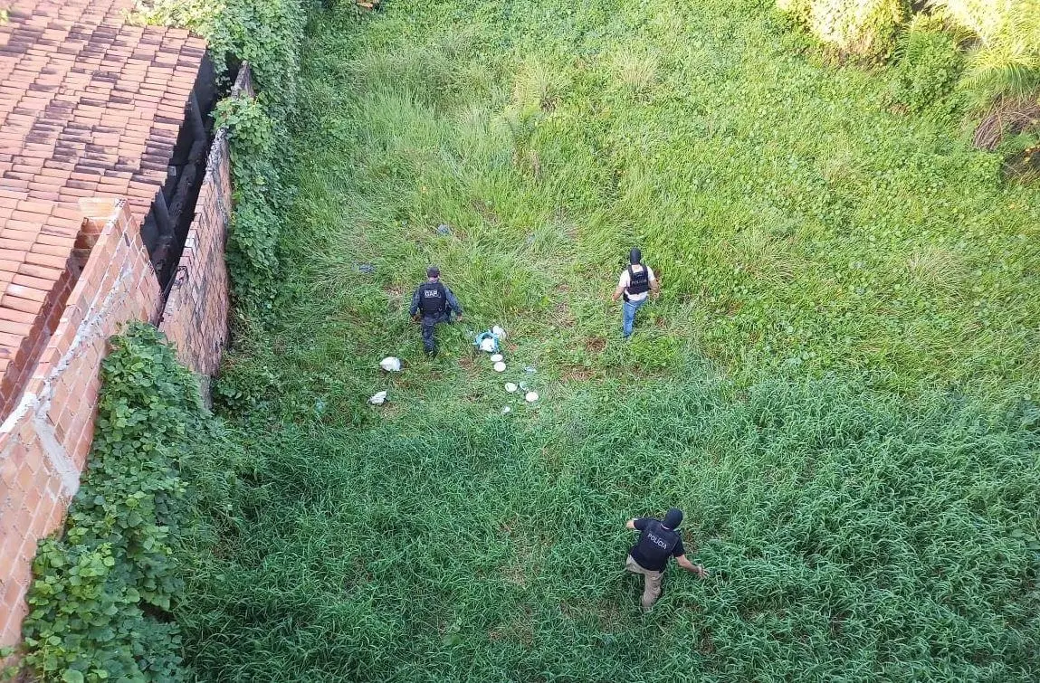 Imagem da notícia: Ex-policial penal acusado de vender armas de fogo ilegalmente pelo WhatsApp é demitido pela 2ª vez 
