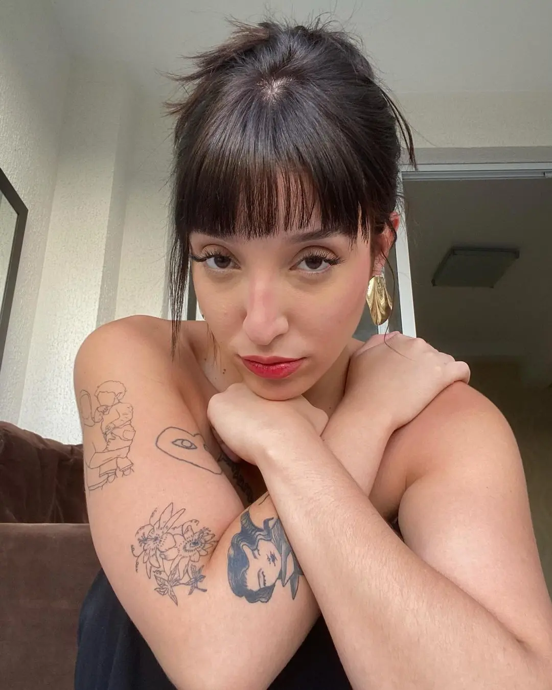 Imagem da notícia: Influenciadora Leticia Panar relata chantagem emocional de ex-namorado e revela abandono na gravidez