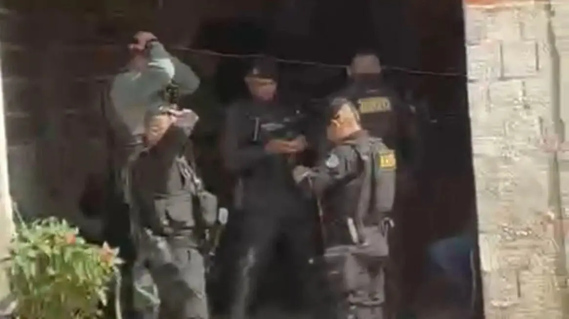 Imagem da notícia: Polícia prende suspeito de chacina em Limoeiro do Norte; outro é morto após troca de tiros