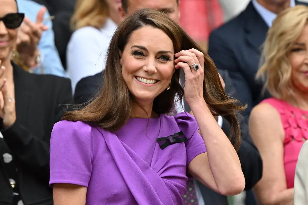 Imagem da notícia: Kate Middleton é aplaudida de pé durante final do torneio de Wimbledon; veja vídeo