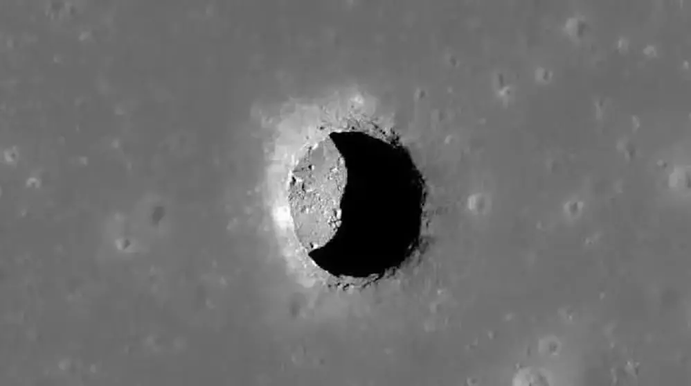 Imagem da notícia: Caverna é descoberta na Lua e pode abrigar humanos, diz estudo
