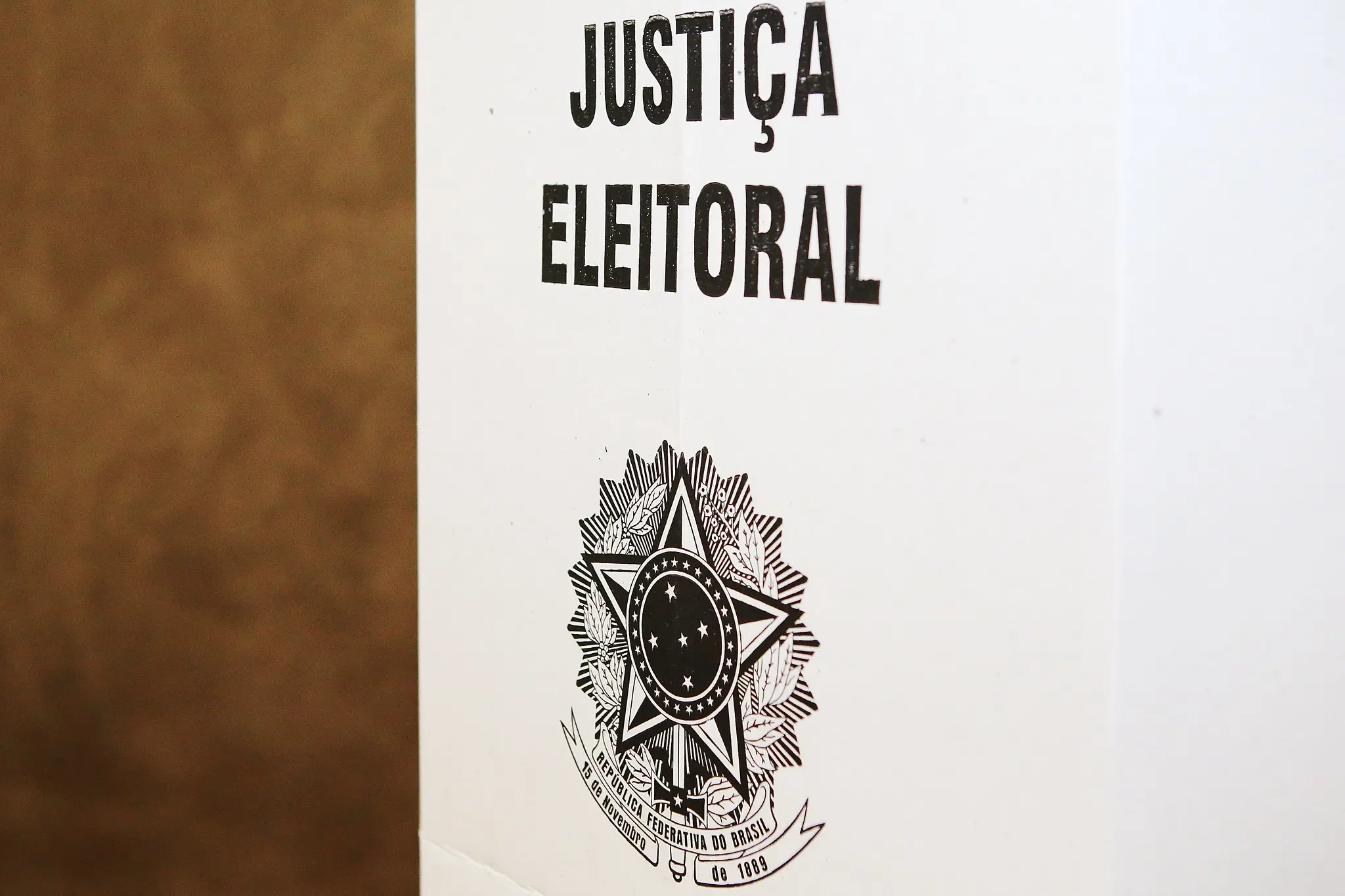 Imagem da notícia: Justiça Eleitoral do Ceará já aplicou pelo menos R$ 90 mil em multas por propaganda antecipada