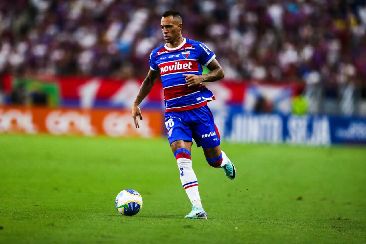 Breno Lopes durante partida do Fortaleza