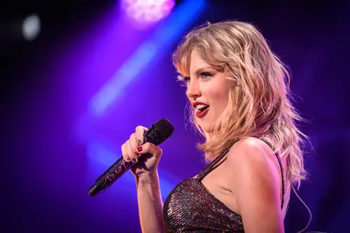 Imagem da notícia: Polícia alemã prende suposto stalker de Taylor Swift