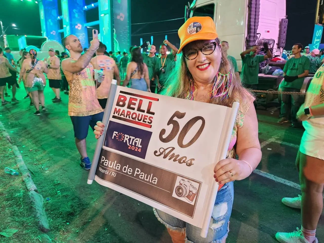 Imagem da notícia: Carioca comemora 50 anos no bloco de Bell Marques no Fortal 2024: 'botei até palmilha'