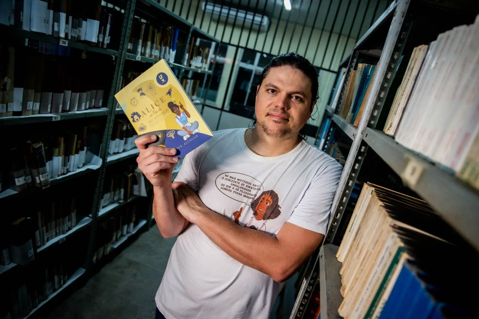 Imagem da notícia: Professor cearense avança para a final do Prêmio Jabuti com livro sobre física para Ensino Médio