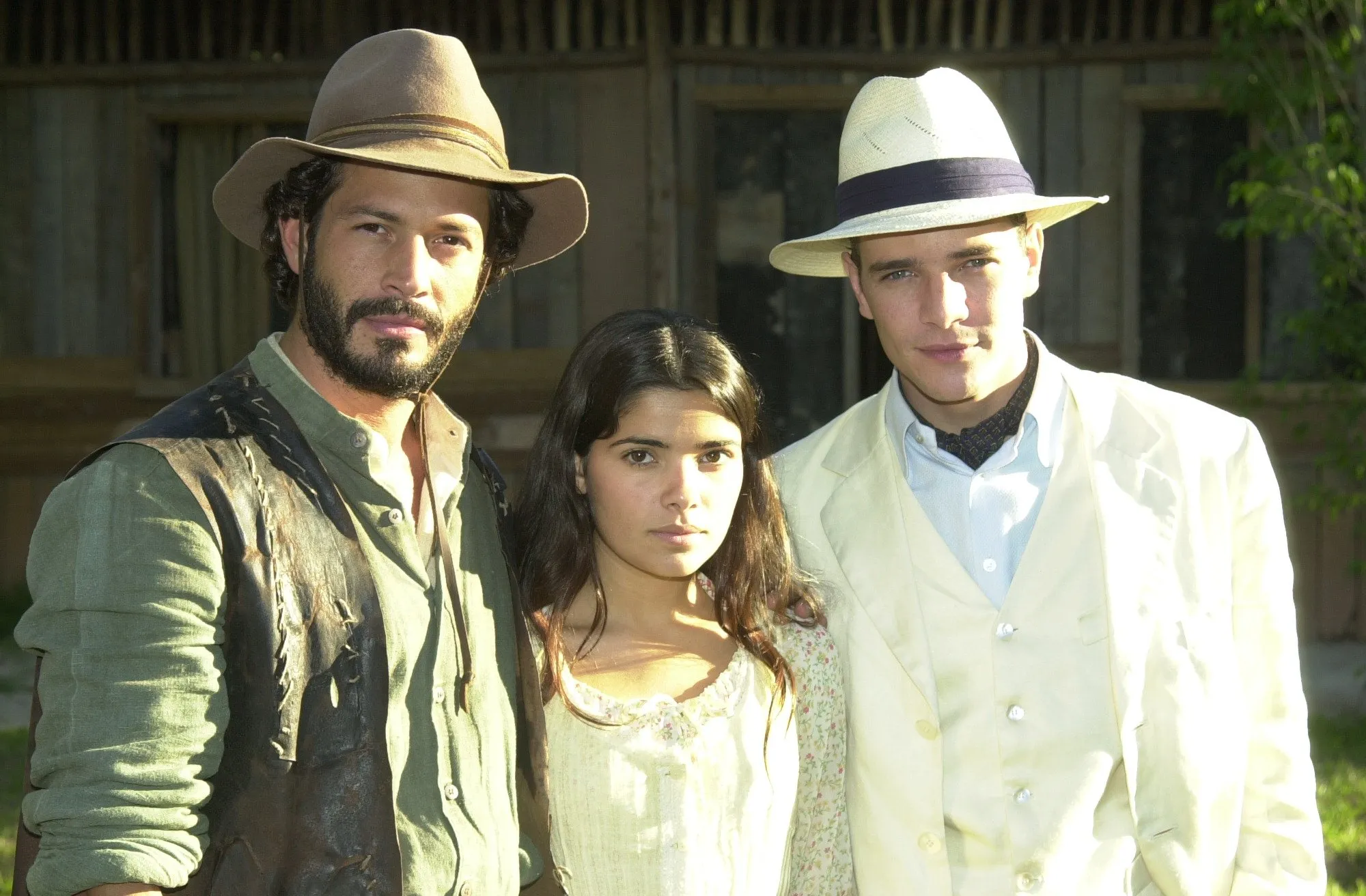 Tobias (Malvino Salvador), Zuca (Vanessa Giácomo) e Luís Jerônimo (Daniel de Oliveira) são personagens da novela Cabocla