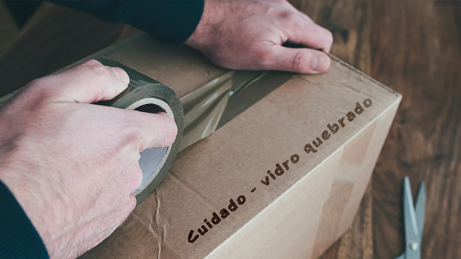 Informar sobre a presença de materiais cortantes auxilia a preservar a saúde dos profissionais da limpeza urbana