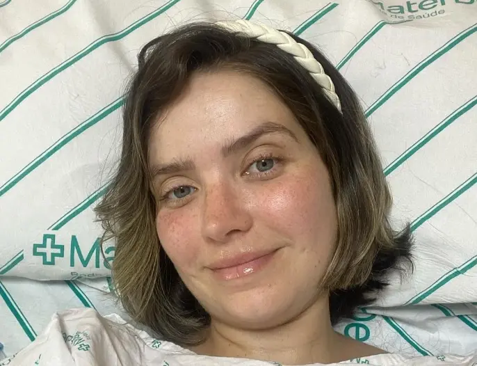 Imagem da notícia: Cantora gospel Camila Campos conta que câncer de mama se espalhou para os ossos