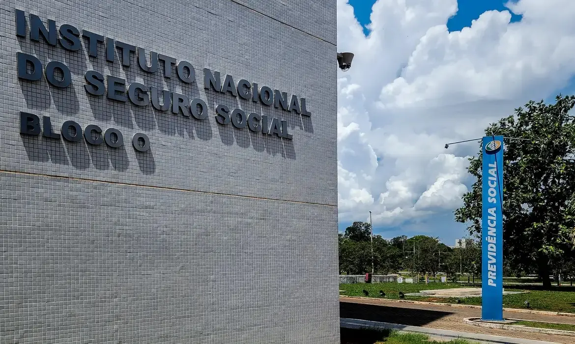 Imagem da notícia: STJ determina que greve do INSS não afete serviços essenciais