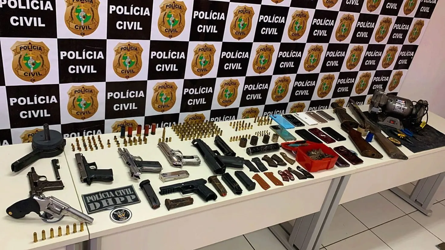 Imagem da notícia: Operações contra facções na Capital e no Interior do Ceará prendem 19 suspeitos e apreendem 16 armas