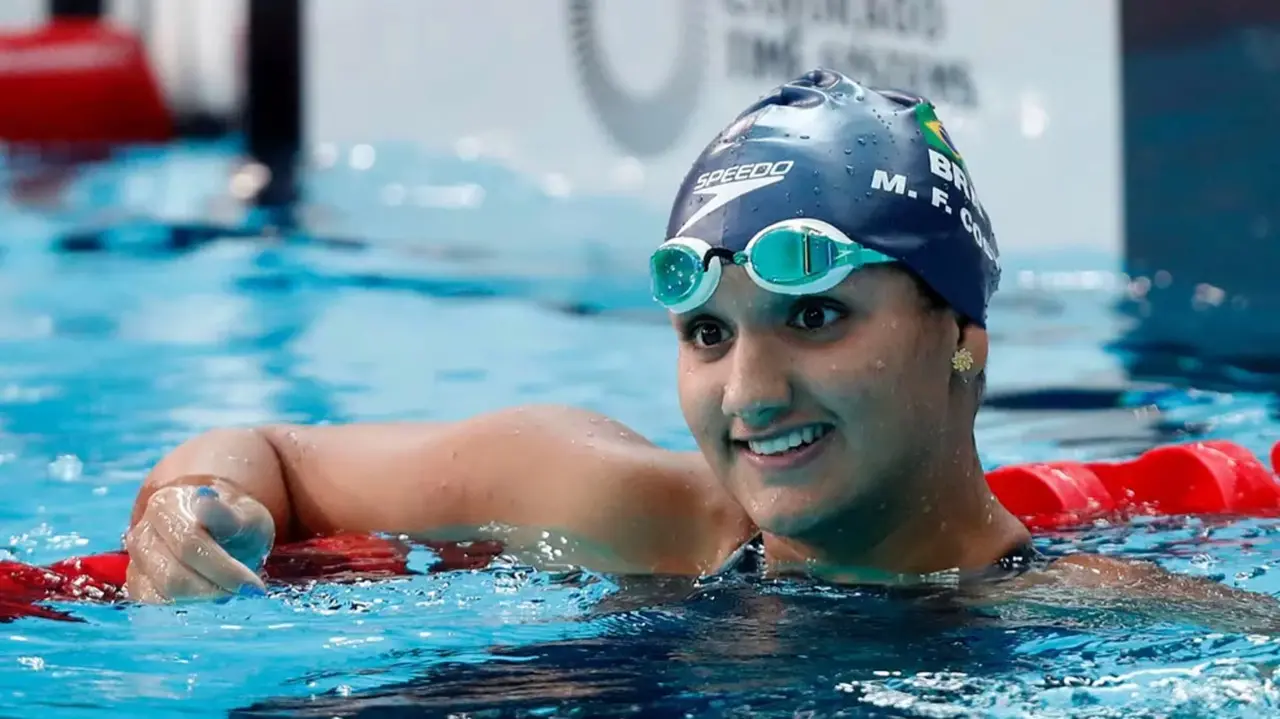 Imagem da notícia: Natação: Mafê Costa se classifica para semifinais dos 200m livre