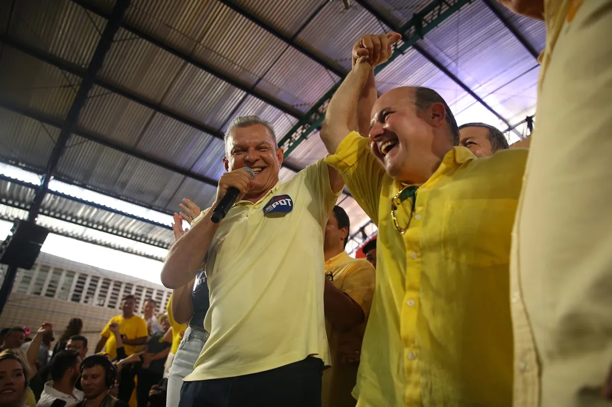 Sarto e o ex-prefeito Roberto Cláudio endossaram o tom em críticas aos adversários
