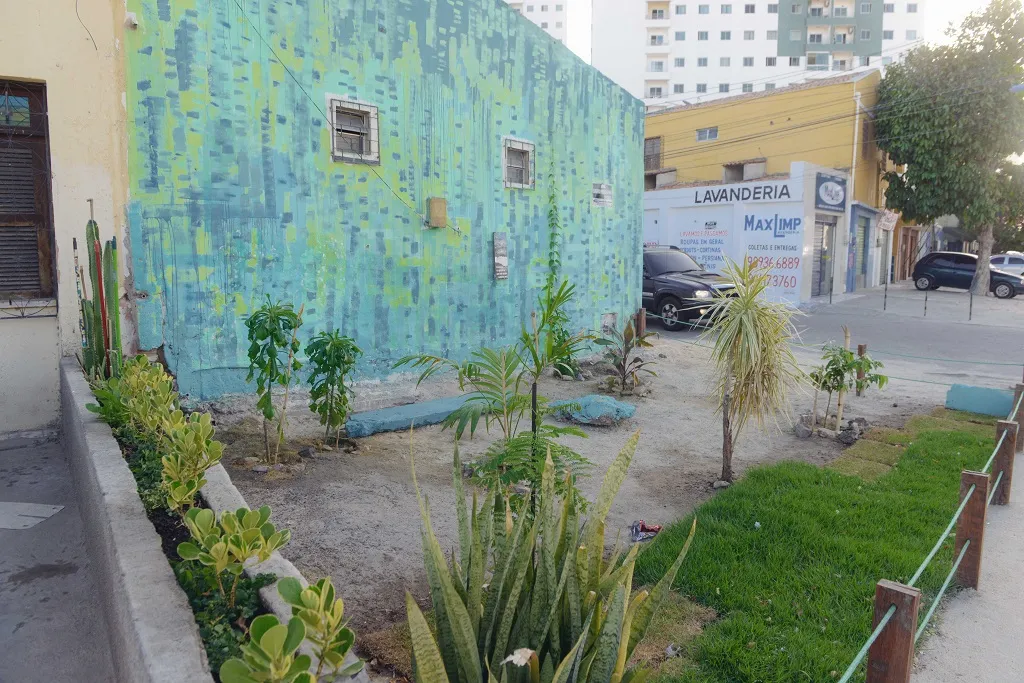 Ponto de descarte de lixo irregular após revitalização