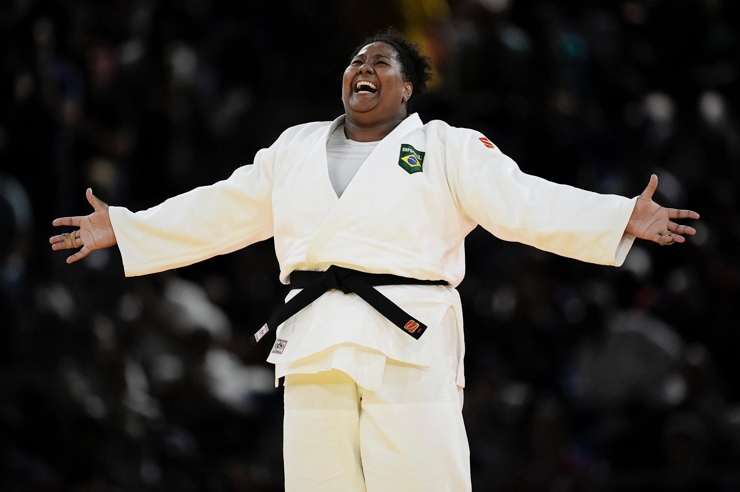 Imagem da notícia: Histórico! Bia Souza conquista medalha de ouro no judô feminino nas Olimpíadas 2024