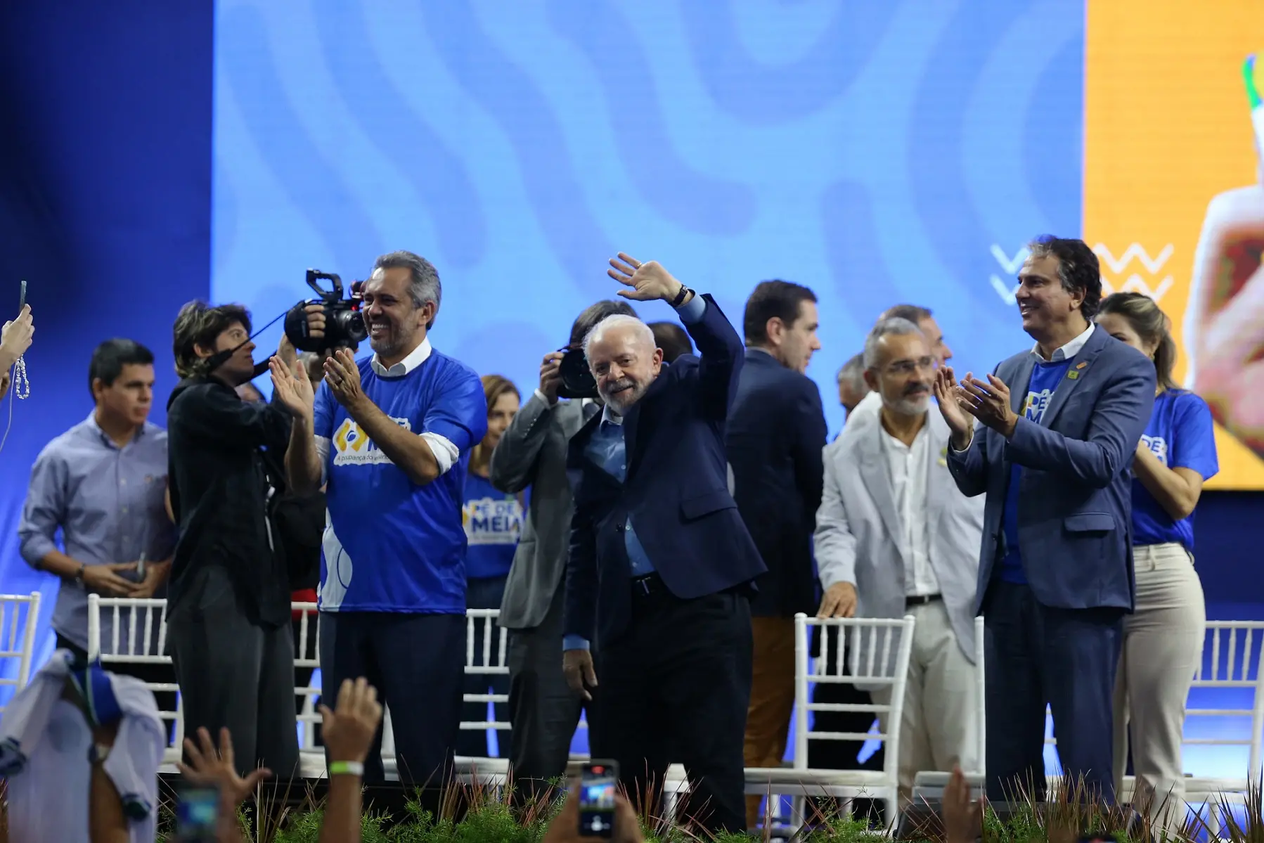 Imagem da notícia: Lula anuncia que alunos da EJA e CadÚnico poderão sacar pé-de-meia a partir de agosto e setembro; veja mudanças