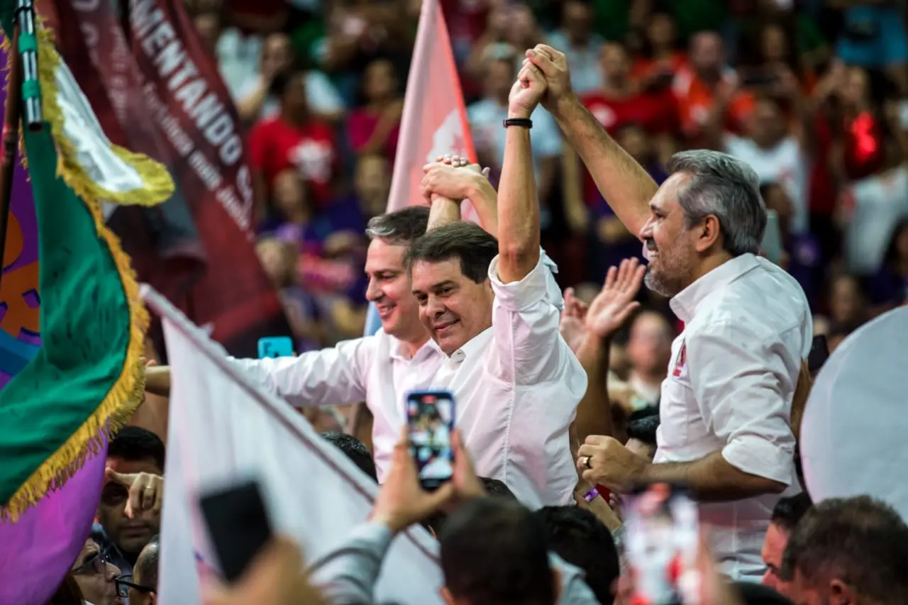 Imagem da notícia: PT oficializa candidatura de Evandro Leitão à Prefeitura de Fortaleza