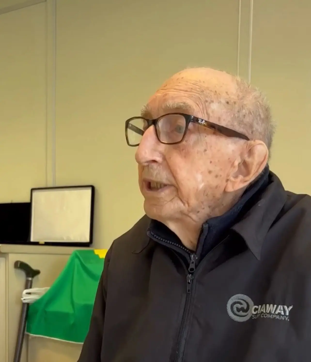 Imagem da notícia: Funcionário mais velho do mundo, brasileiro Walter Orthmann morre aos 102 anos