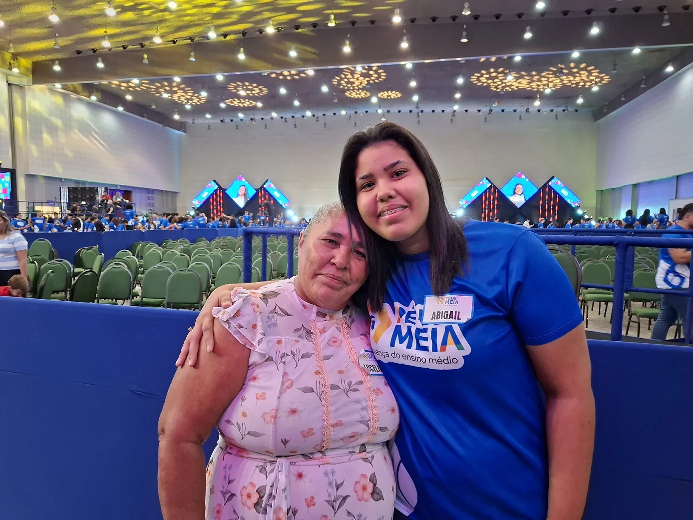 Abigail e a mãe, Lucelina da Silva, moradoras de Aquiraz, na Região Metropolitana de Fortaleza