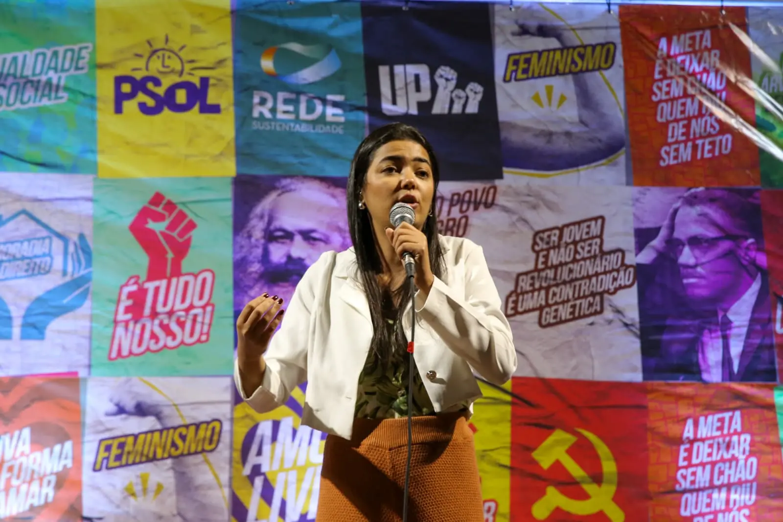 Imagem da notícia: 'Não espere que eu seja coadjuvante de nada', diz Cindy, vice na chapa do Psol em Fortaleza