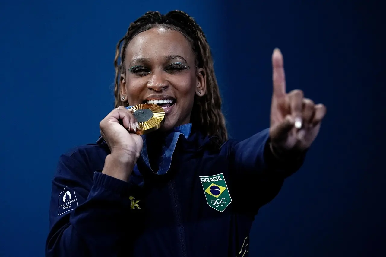 Imagem da notícia Após ouro, saiba quanto Rebeca Andrade ganhou por medalhas nas Olimpíadas de Paris   