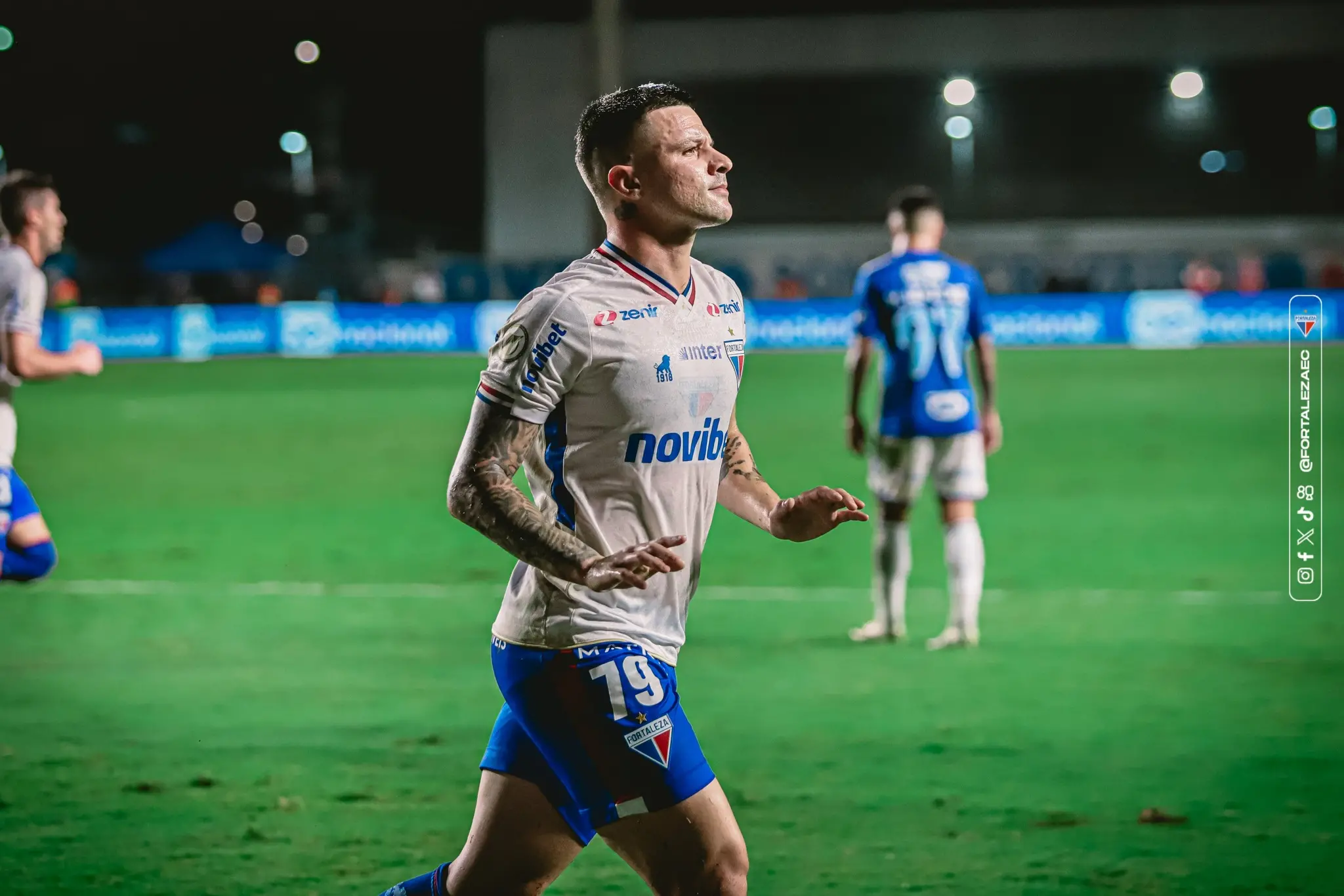 Renato Kayzer comemora o gol da vitória sobre o Cruzeiro
