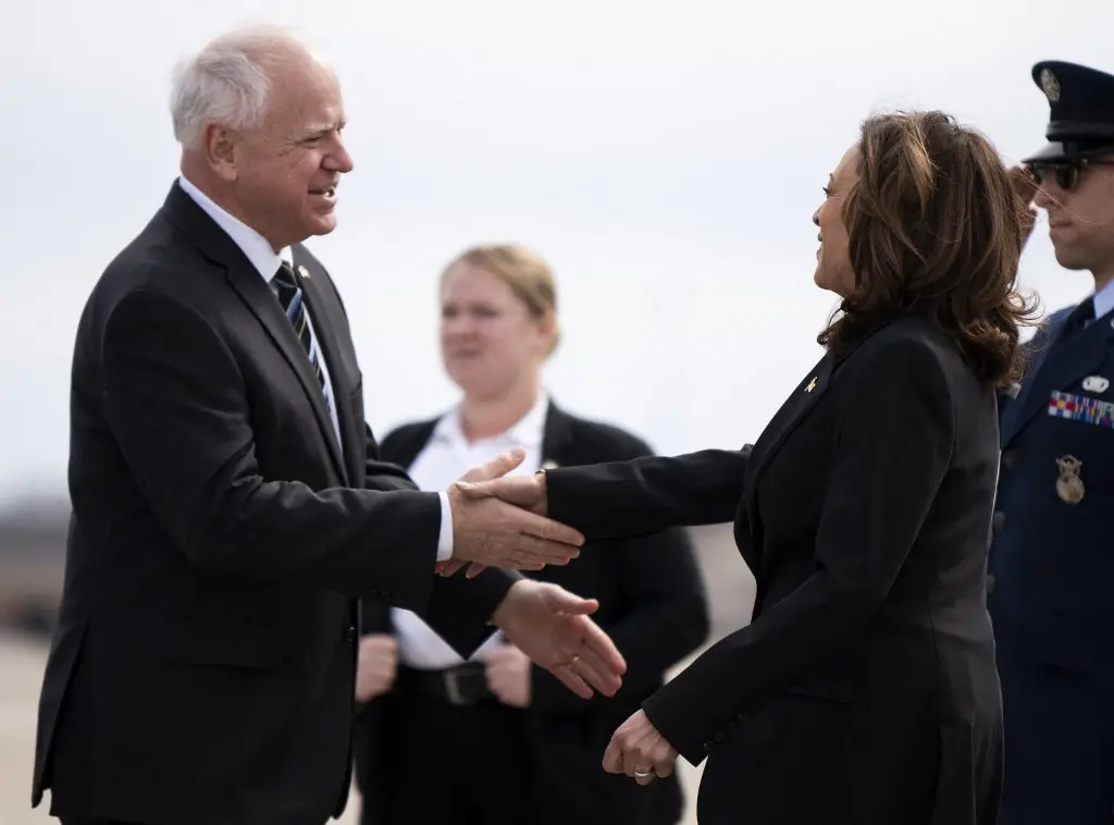 Imagem da notícia: Kamala Harris anuncia vice da candidatura: conheça Tim Waltz