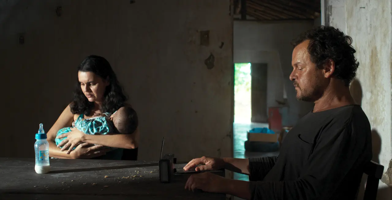 A cearense Ana Luiza Rios e o paulista Matheus Nachtergaele protagonizam o drama 'Mais Pesado é o Céu'