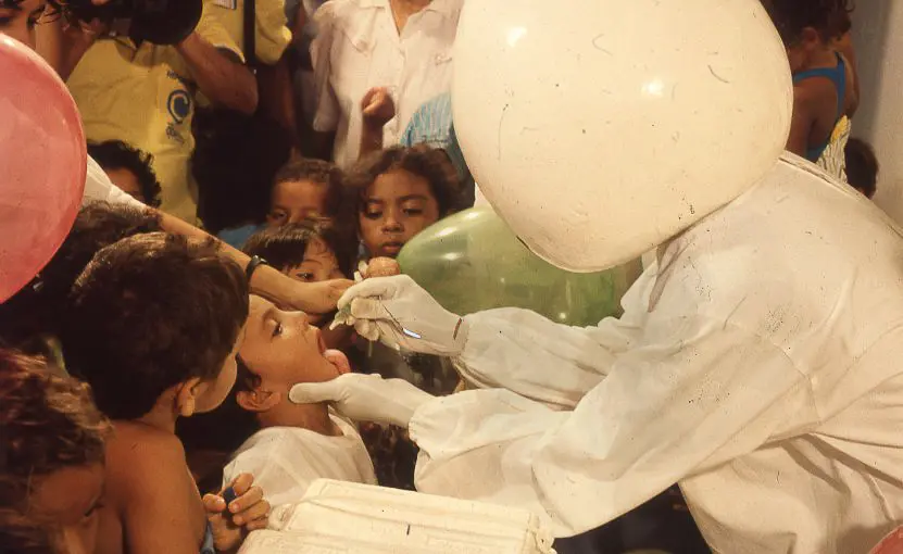 Imagem da notícia: 40 anos de vacinação: órgãos de saúde mudam estratégias e discursos para conter medo dos imunizantes