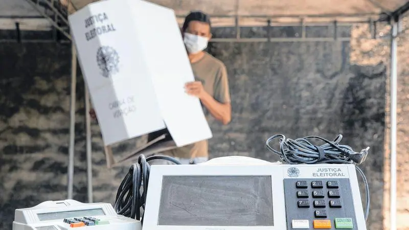 Imagem da notícia: Voto ideológico ou indicação de amigo/familiar: qual critério mais pesa no voto a vereador?