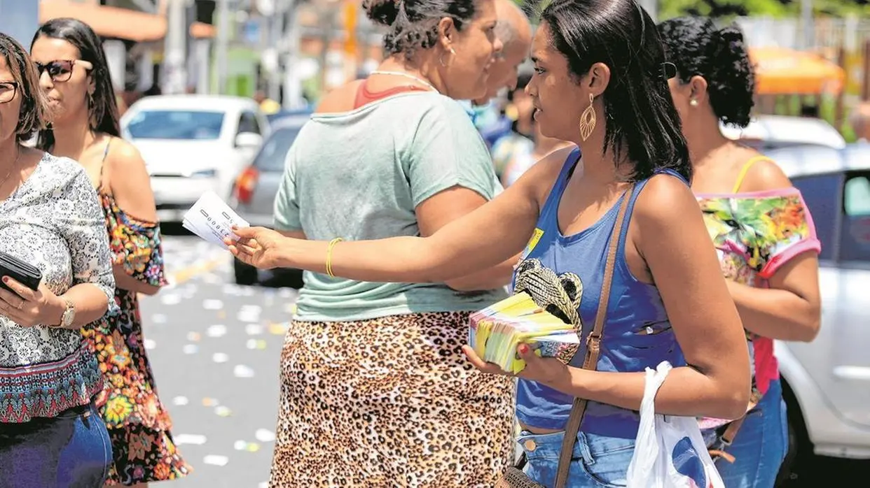 Imagem da notícia: Veja o que os candidatos podem e o que não podem fazer na campanha de rua e nas redes sociais