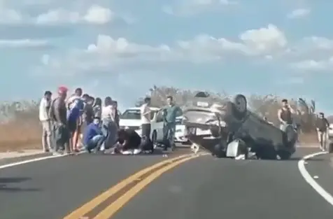 Imagem da notícia: Irmãos de 10 e 12 anos morrem em acidente de carro no Ceará; pais tiveram ferimentos leves