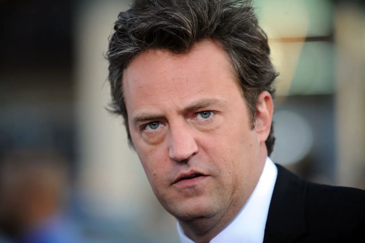 Imagem da notícia: Assistente acusado de injetar droga que matou Matthew Perry morava com o ator