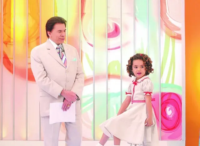 Após fazer sucesso no Programa Raul Gil (Record e Band), Maisa ficou famosa pelas interações com Silvio em seu programa no SBT