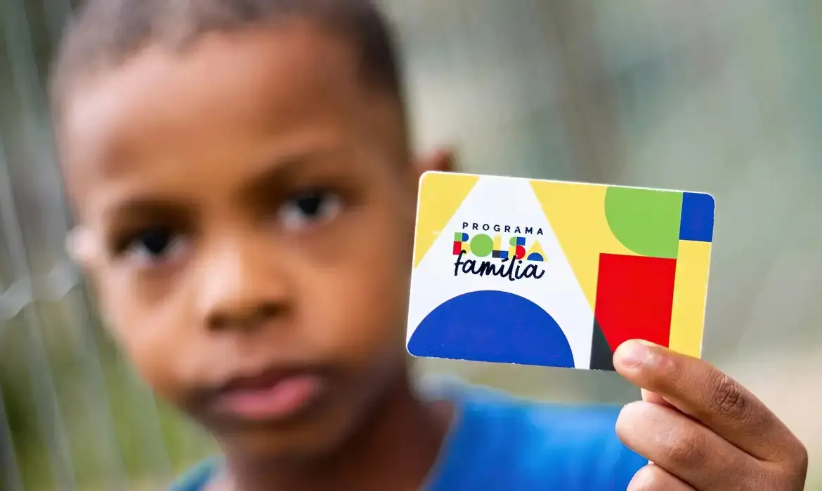 Imagem da notícia: Bolsa Família: Caixa paga beneficiários com NIS de final 2 nesta terça (20); veja calendário