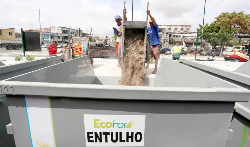 Imagem da notícia Carroceiros podem ganhar até R$ 3 mil com descarte correto de entulho nos Ecopontos