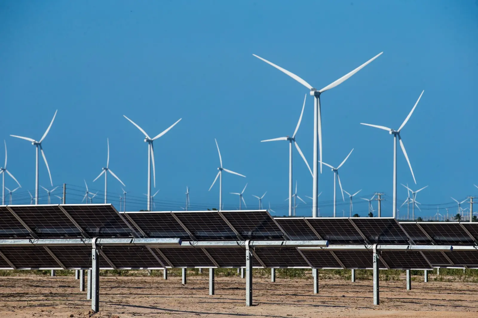 Imagem da notícia: Ceará deve R$ 200 milhões em créditos tributários a empresas de energia renovável, diz Elmano
