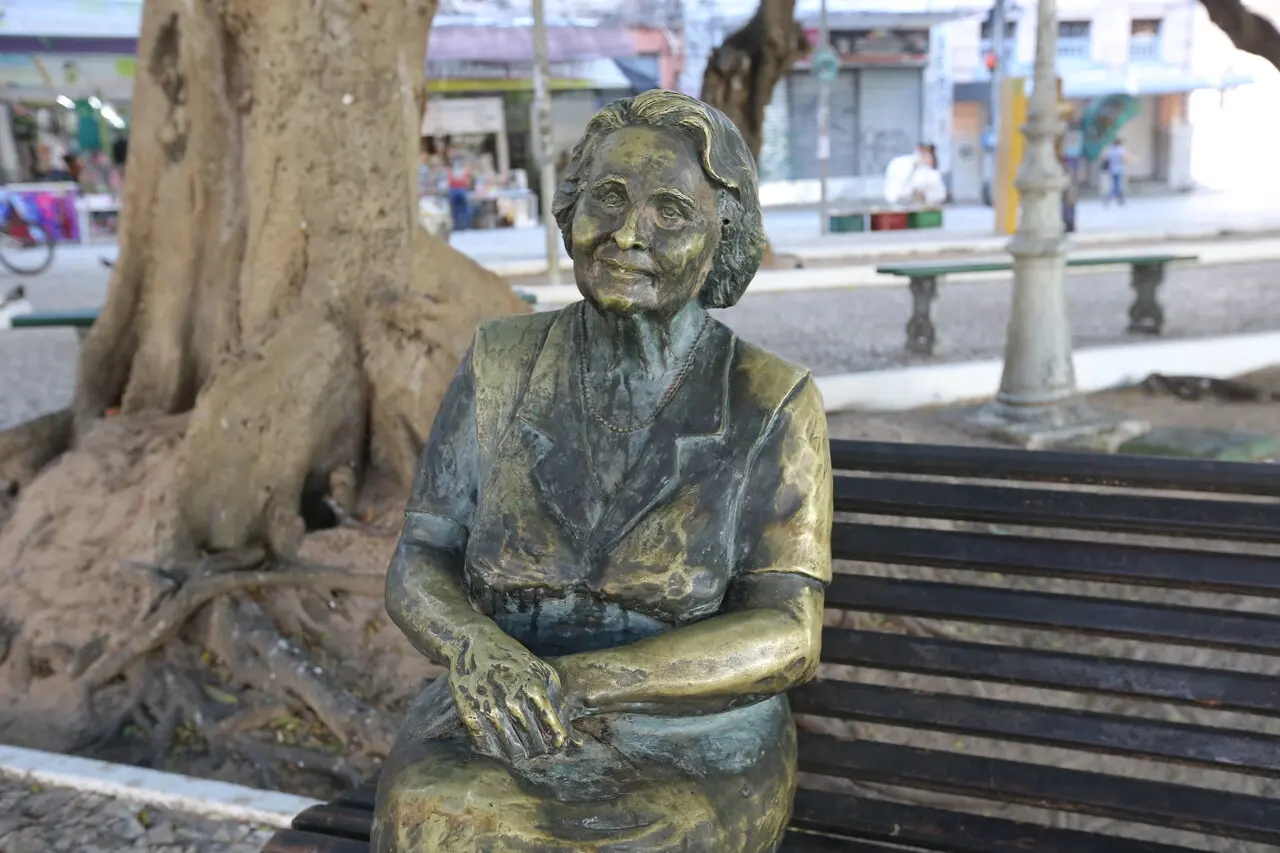 Imagem da notícia: Apenas 18 das 120 esculturas e monumentos de Fortaleza representam mulheres