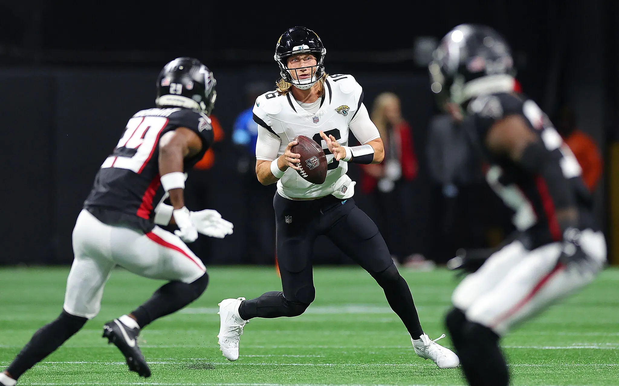 Imagem da notícia Jogos de hoje na NFL: veja onde assistir e horário das partidas de segunda-feira (6)