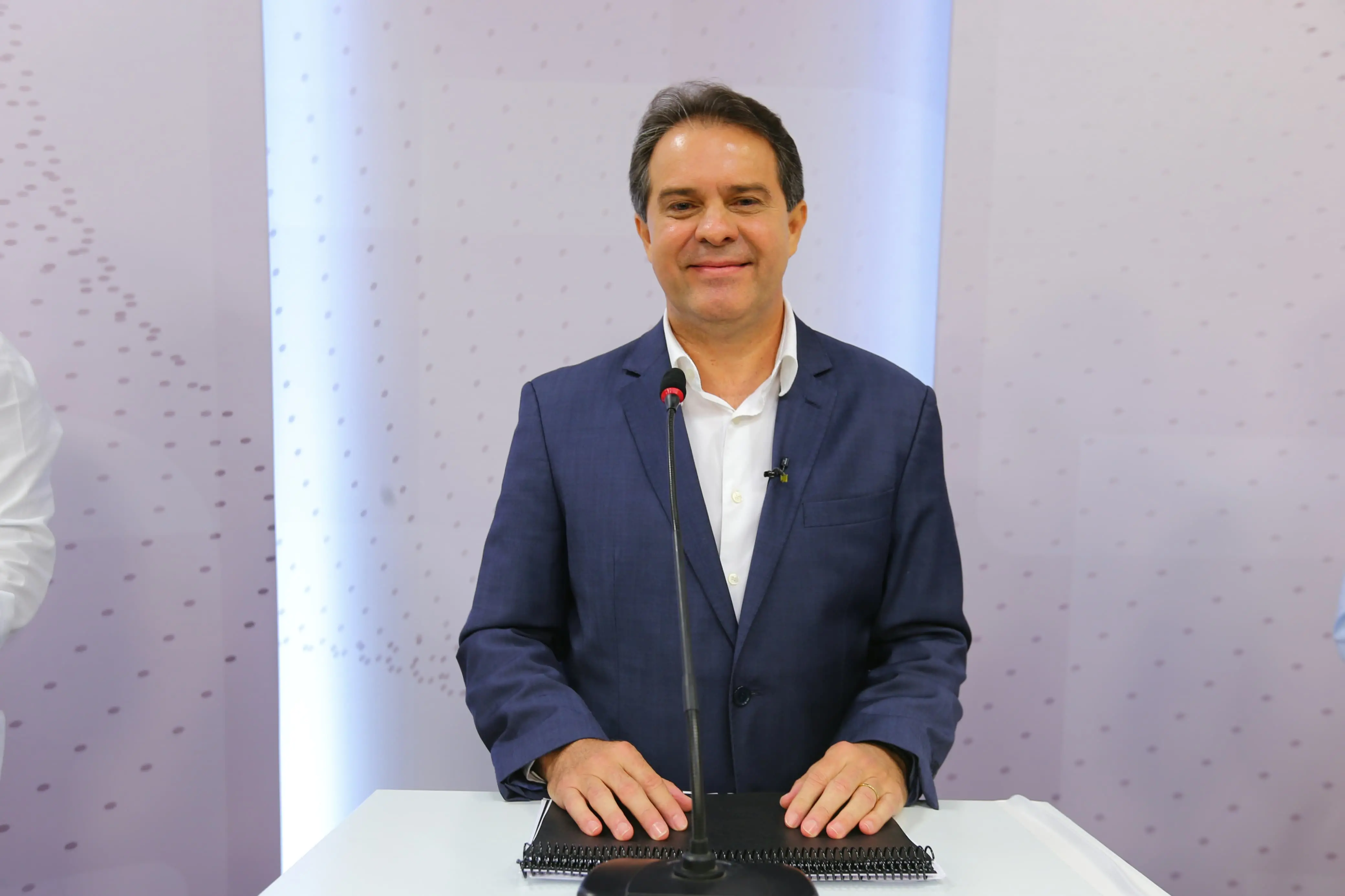 Imagem da notícia: Evandro acena a padrinhos políticos e apresenta propostas para saúde no Debate PontoPoder