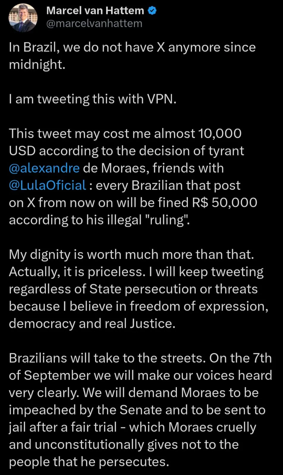Marcel Van Hattem fez a publicação criticando a suspensão da rede social em inglês e português