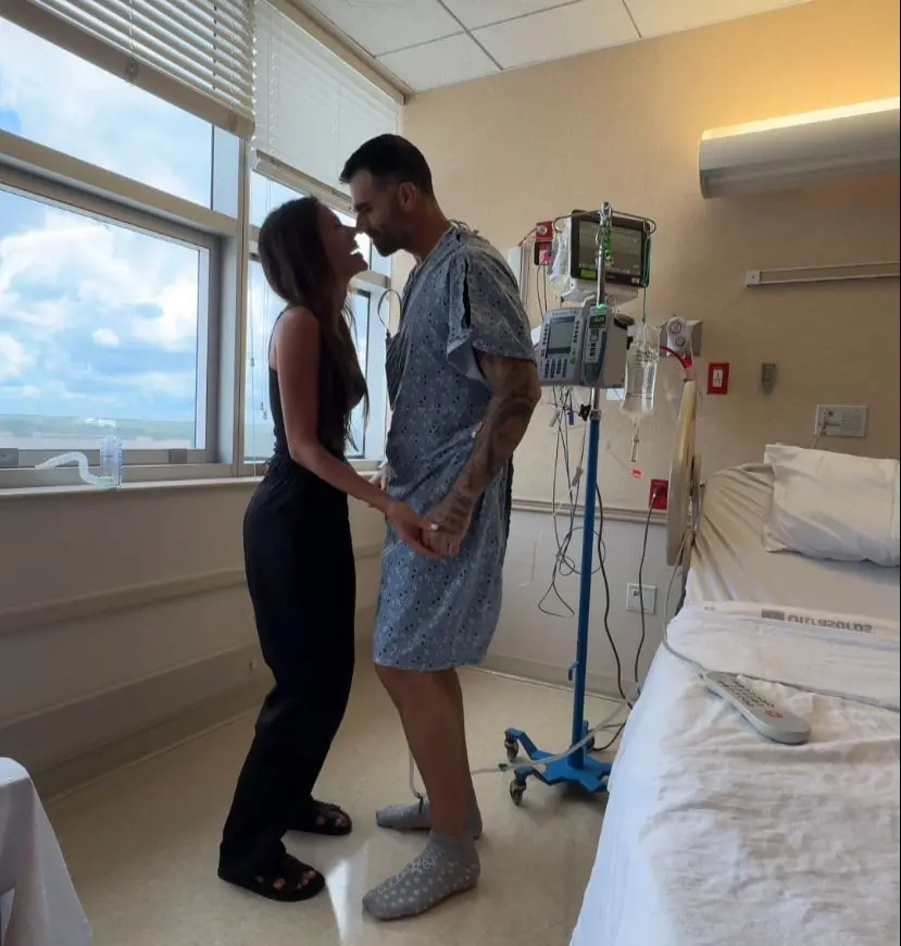 Imagem da notícia: Ex-BBB Rodrigão faz cirurgia para retirar tumor; Adriana Sant'Anna agradece apoio de fãs
