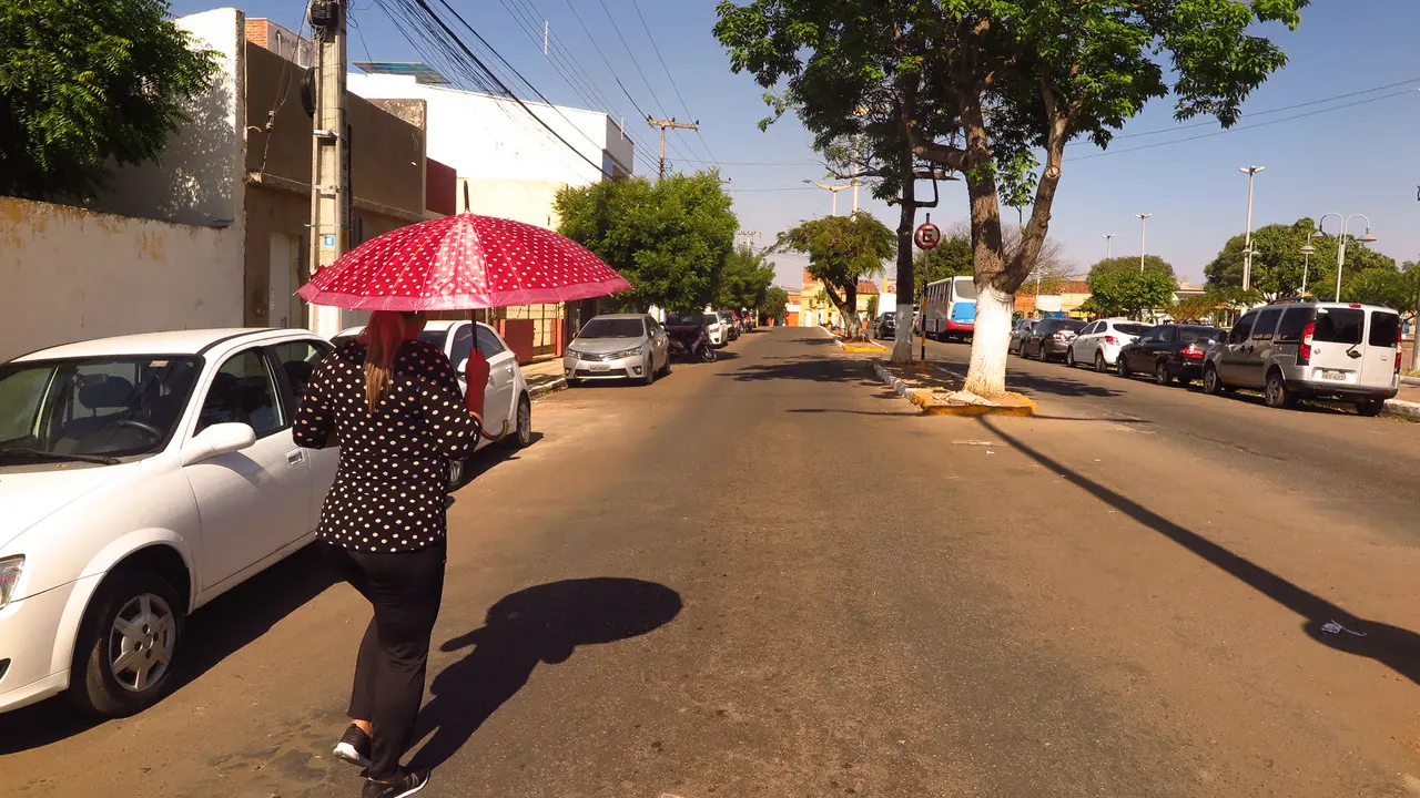 Imagem da notícia: Início do ‘B-R-O Bró’: Funceme prevê máximas de 37°C em municípios do Ceará; veja regiões