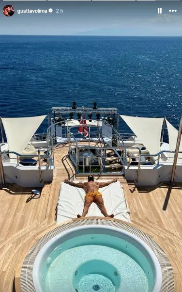 Gusttavo Lima publicou fotos a bordo do iate de luxo