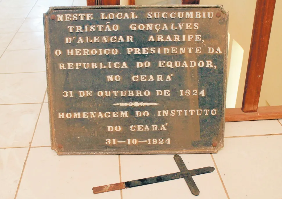 Placa alusiva à morte de Tristão Gonçalves, líder do movimento no Ceará