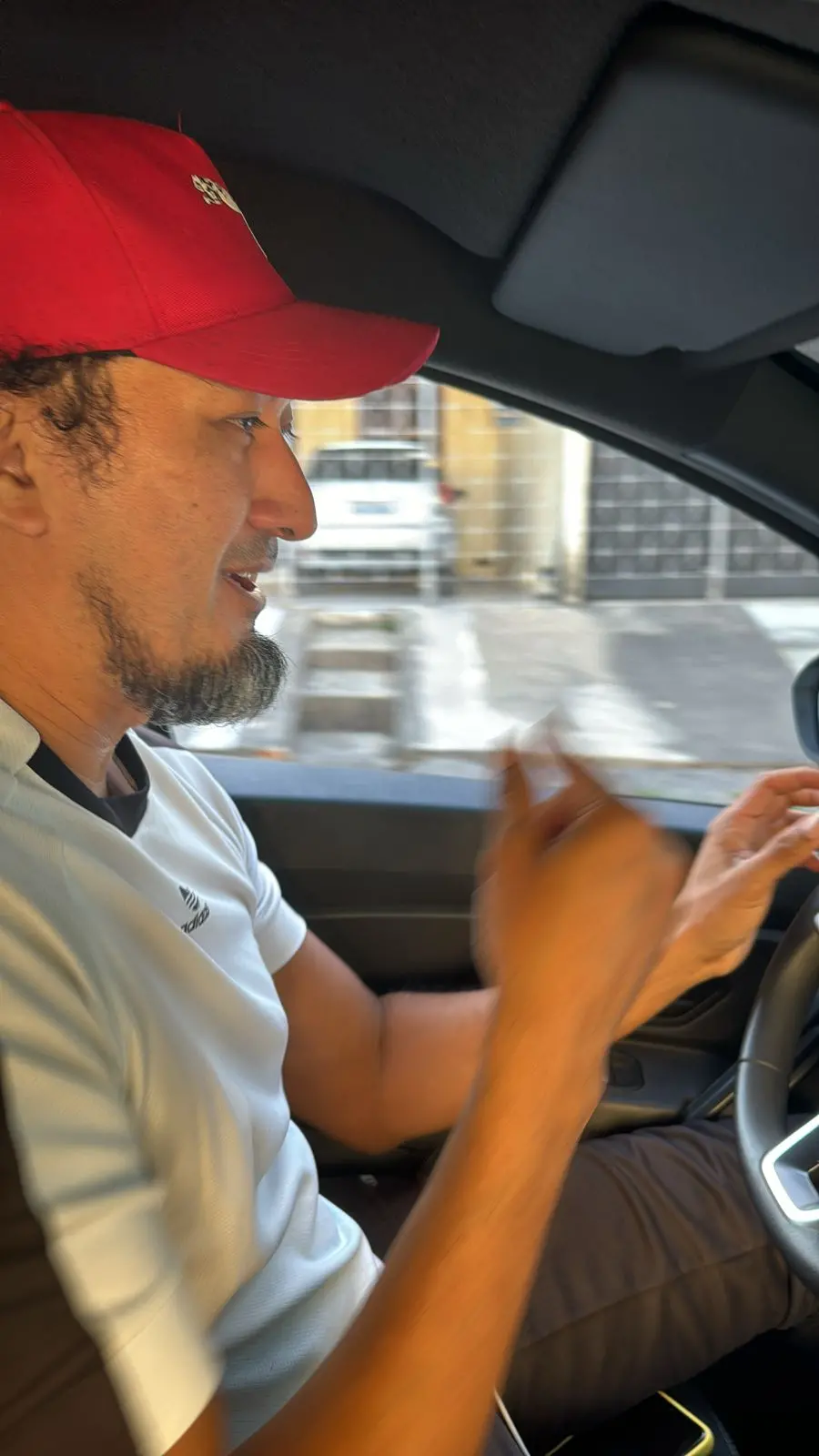 Imagem da notícia: Motorista de aplicativo é morto durante assalto enquanto esperava corridas em Fortaleza 