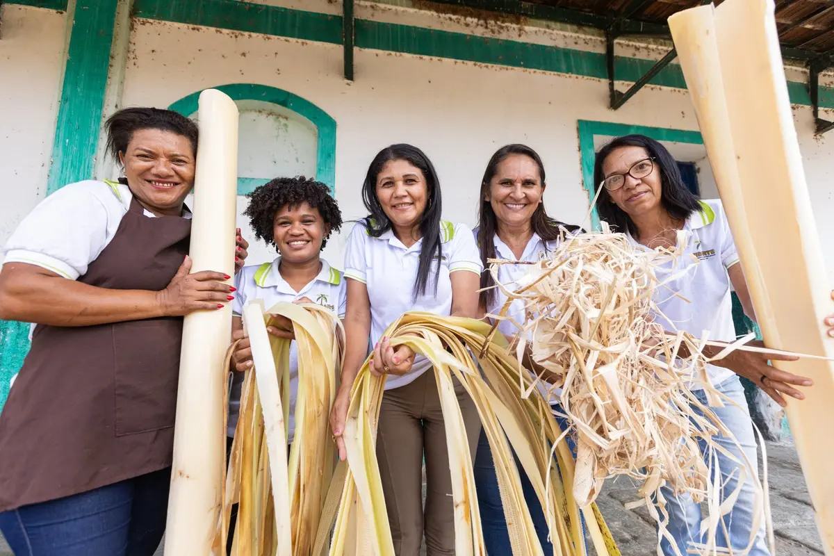 Imagem da notícia: Artesãs do Ceará produzem peças exclusivas da Marina Bitu para plataforma social da Magalu