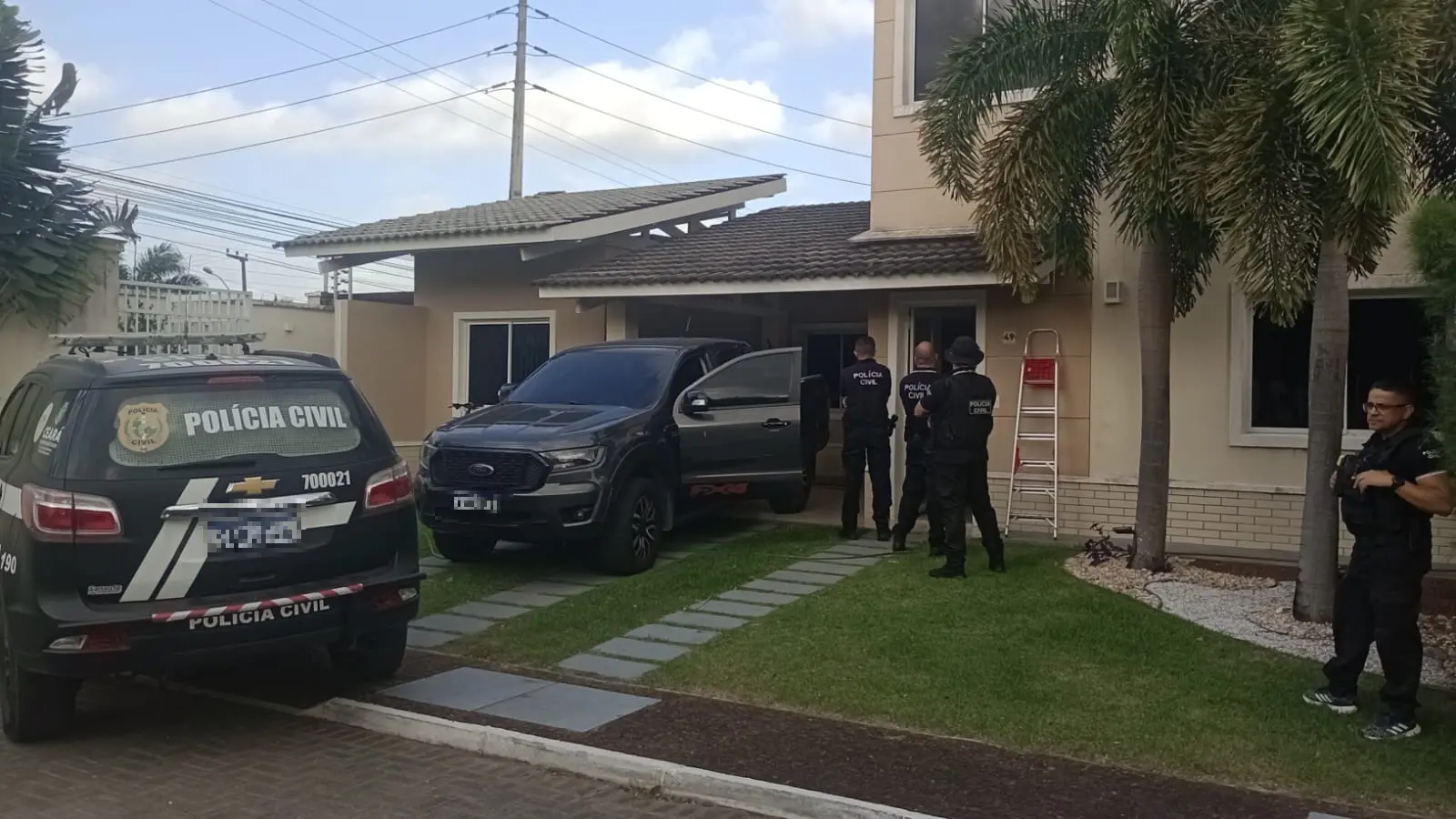 Imagem da notícia: Mulher é presa no Eusébio suspeita de lavar dinheiro para o crime organizado na Bahia