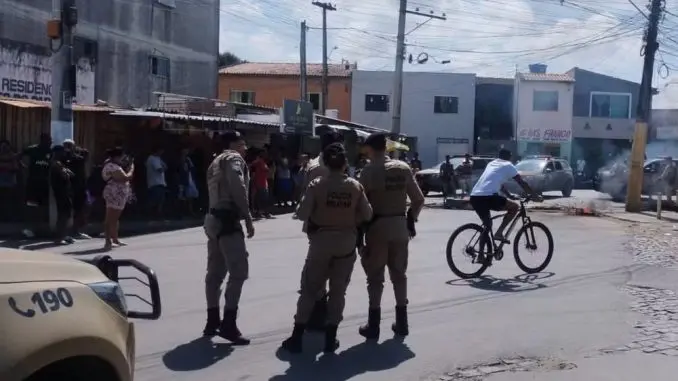 Imagem da notícia Adolescente morre e homem é baleado em ‘brincadeira de assalto’ na Bahia